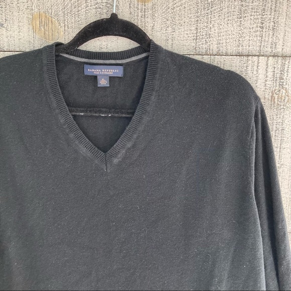Banana Republic cashmere black v neck sweater - Picture 2 of 6